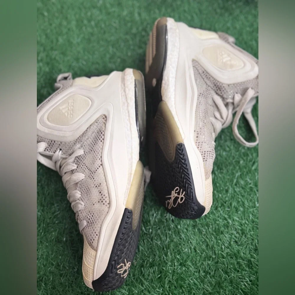 adidas D‎ Rose 5 Boost White Tan Snakeskin Size 10